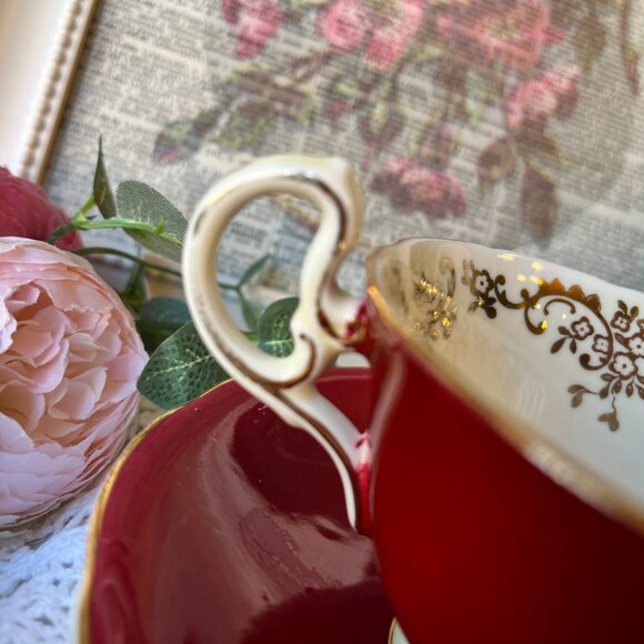Vintage Red Aysnley Teacup and Saucer with Gold Inlay and Floral Centerpiece - Picture 5 of 10